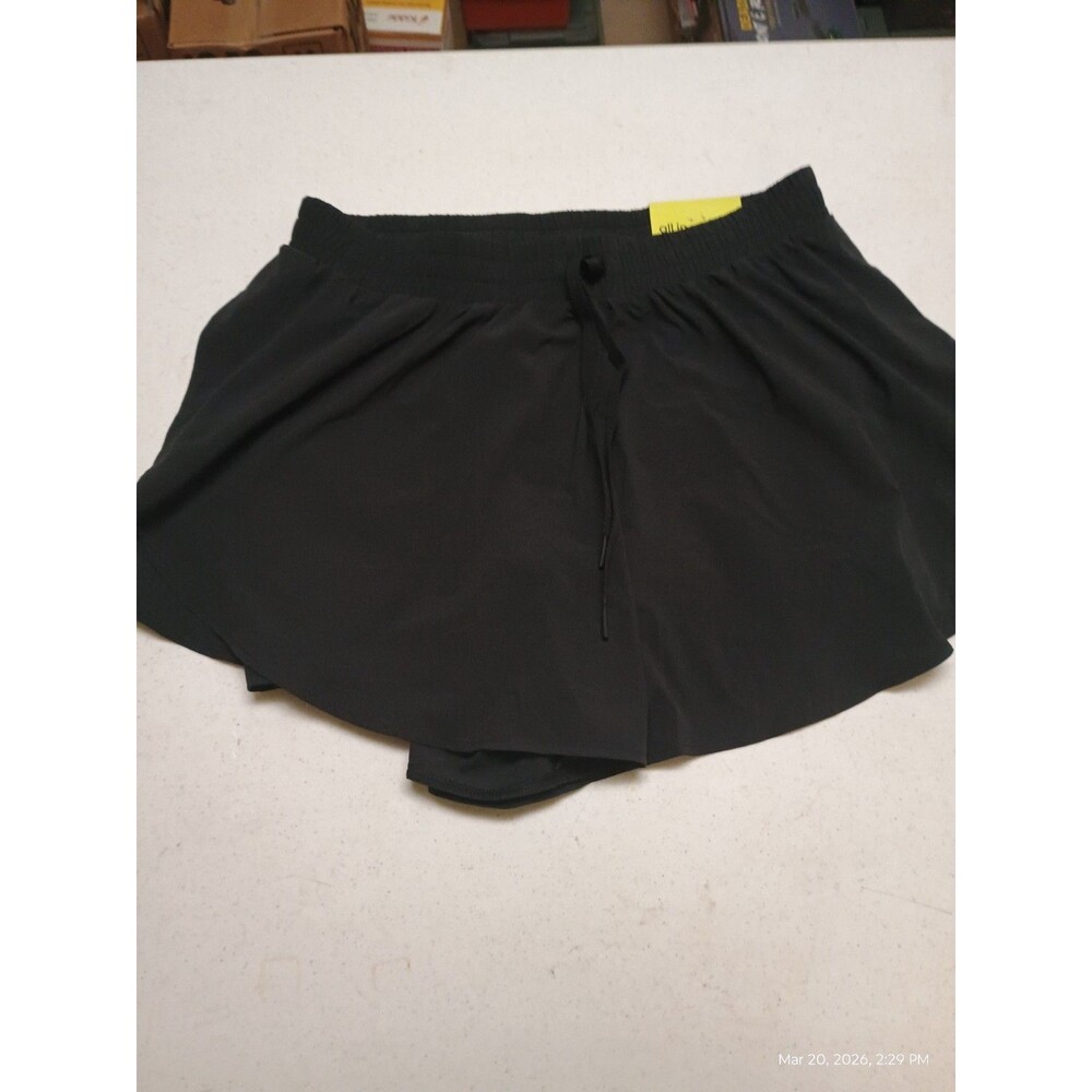 Womens woven shorts - all in Motion - Picture 2 of 4